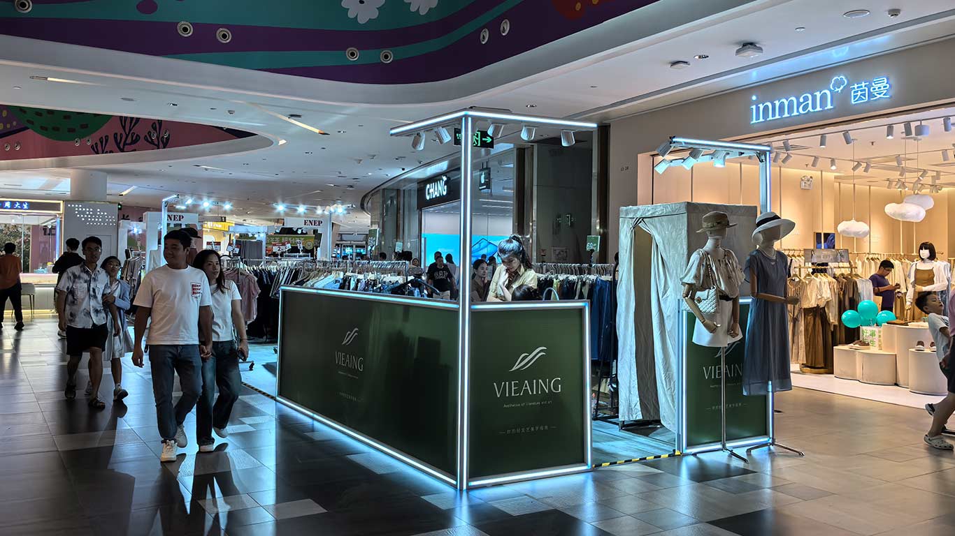 apparel booth by aluminum extrusions 